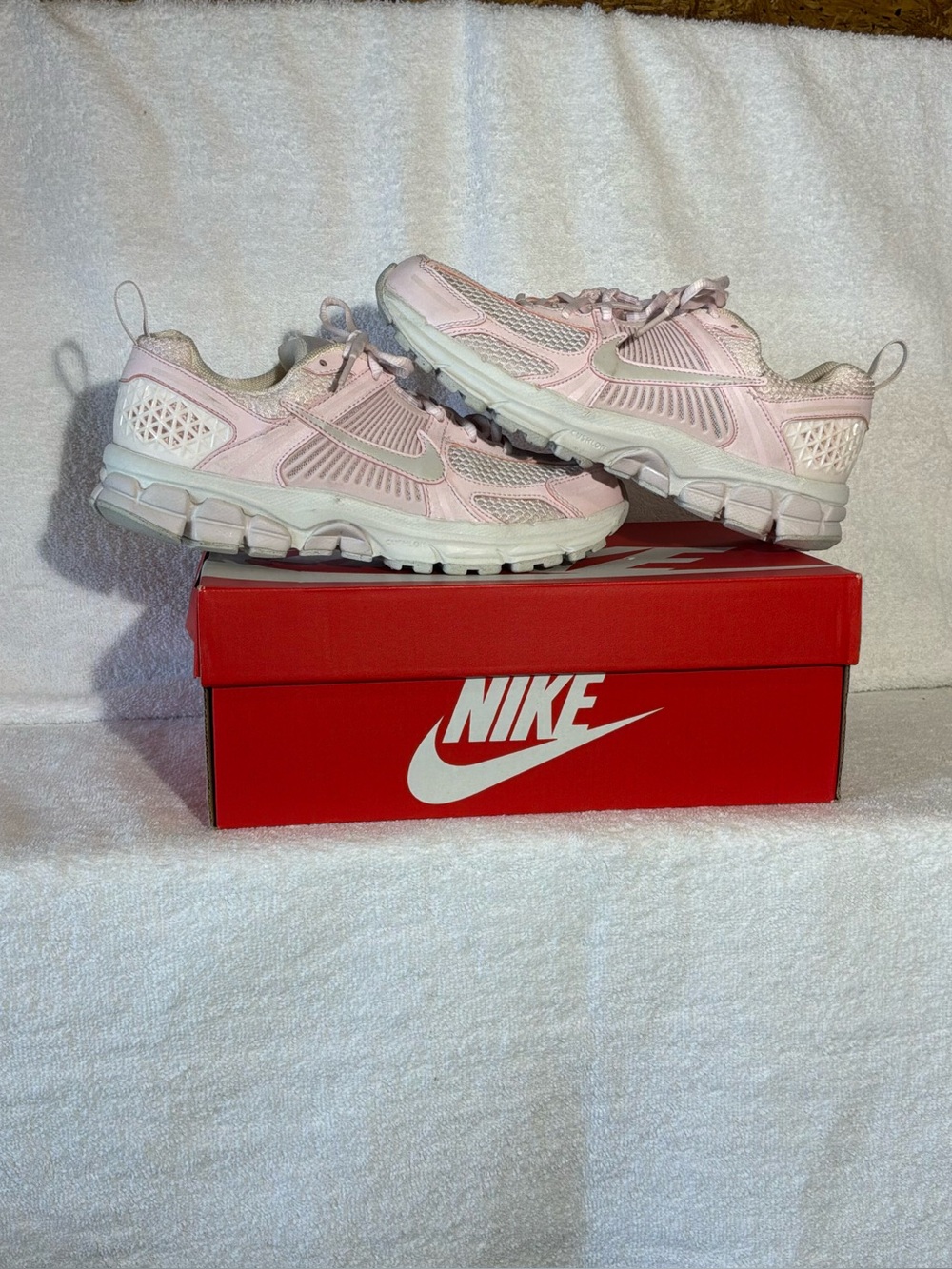 88. Nike Vomero 5 Light Pink Mesh Running Sneakers